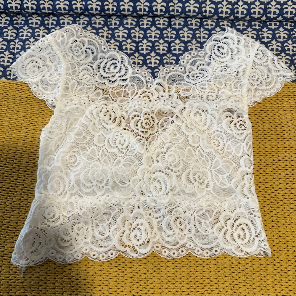 Express White Lace Crop Top - Picture 2 of 4